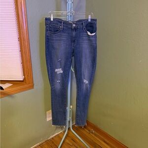 Levi's Women's 711 Blue Skinny Jeans.